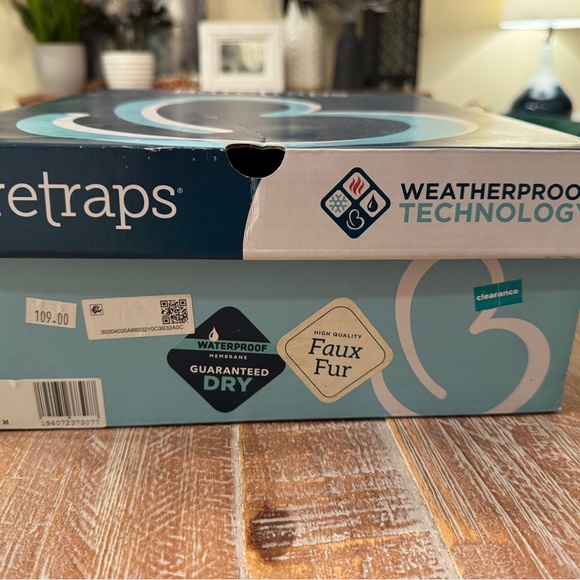 Darra Waterproof Cold Weather Boot - Picture 8 of 10